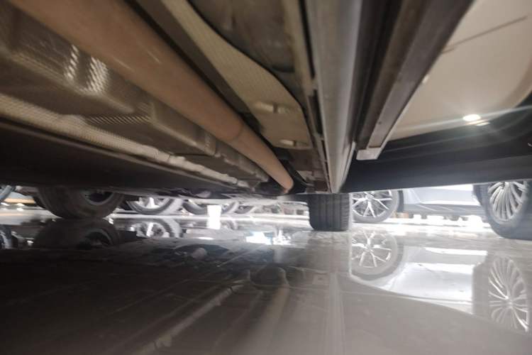 Used Denza D9 2025 DM-i Intelligent Drive 1020 Four-Wheel Drive Prestige Model Right Side Sill