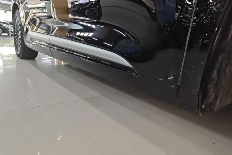 Used Denza D9 2025 DM-i Intelligent Drive 1020 Four-Wheel Drive Flagship Model Right Side Sill