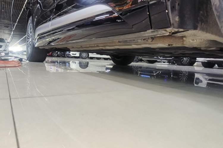 Used Denza D9 2025 DM-i Smart Drive 1020 Four-Wheel Drive Deluxe Model Right Side Sill
