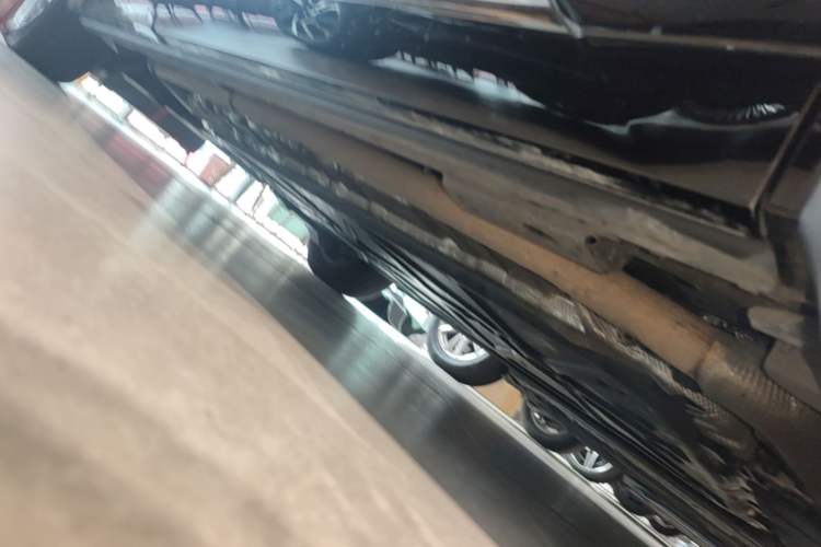 Used Denza D9 2025 DM-i Smart Drive 1020 Four-Wheel Drive Premium Model Right Side Sill