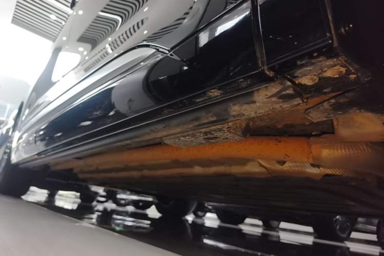 Used Denza D9 2025 DM-i Intelligent Drive 1020 Four-Wheel Drive Prestige Model Right Side Sill