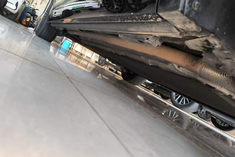 Used Denza D9 2025 DM-i Smart Drive 1020 Four-Wheel Drive Deluxe Model Right Side Sill