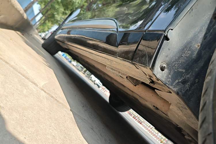 Used Denza D9 2025 DM-i Intelligent Drive 1020 Four-Wheel Drive Flagship Model Right Side Sill