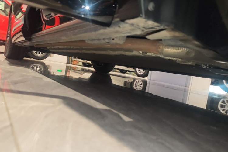 Used Denza D9 2025 DM-i Intelligent Drive 1020 Four-Wheel Drive Flagship Model Right Side Sill