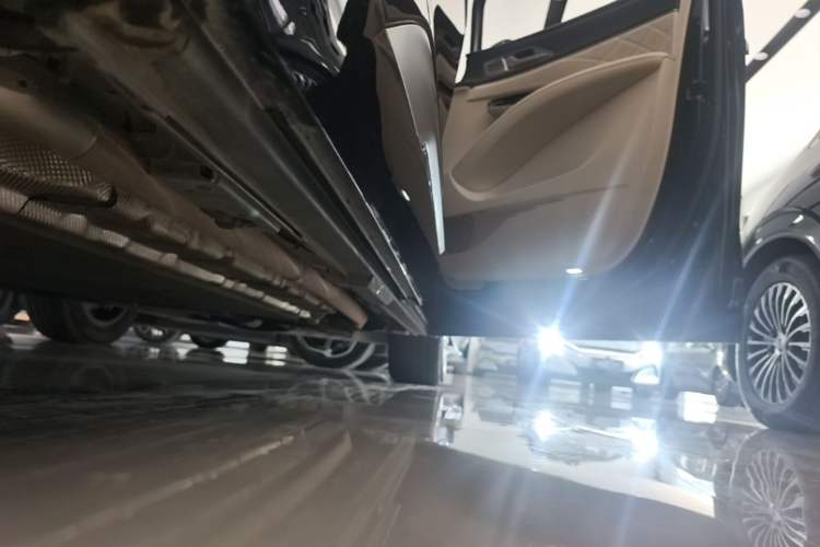 Used Denza D9 2025 DM-i Intelligent Drive 1020 Four-Wheel Drive Flagship Model Right Side Sill