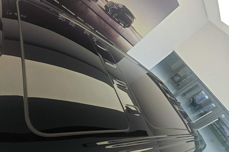 Used Denza D9 2025 DM-i Intelligent Drive 1020 Four-Wheel Drive Flagship Model Roof