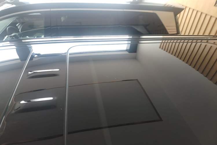 Used Denza D9 2025 DM-i Intelligent Drive 1020 Four-Wheel Drive Prestige Model Roof