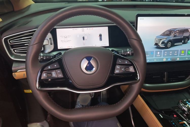Used Denza D9 2025 DM-i Intelligent Drive 1020 Four-Wheel Drive Prestige Model Steering Wheel