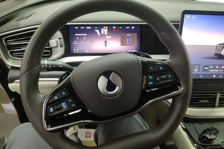 Used Denza D9 2025 DM-i Intelligent Drive 1020 Four-Wheel Drive Flagship Model Steering Wheel