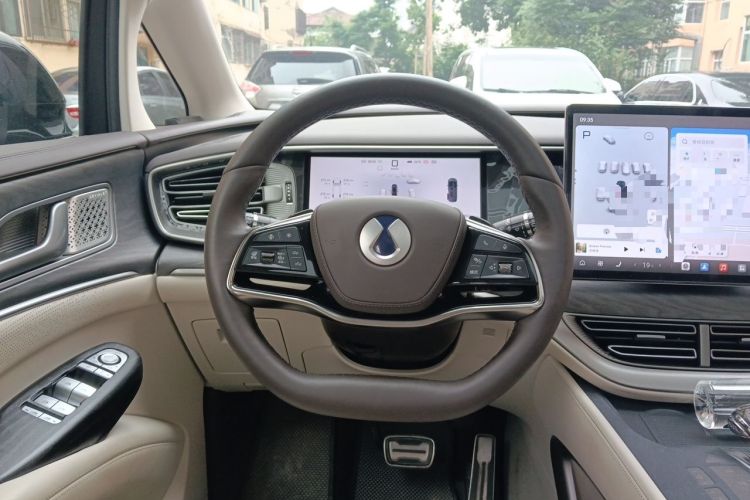 Used Denza D9 2025 DM-i Smart Drive 1020 Four-Wheel Drive Deluxe Model Steering Wheel