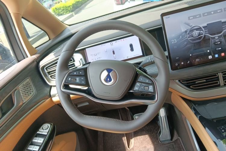 Used Denza D9 2025 Model DM-i Four-Wheel Drive Prestige Edition Steering Wheel