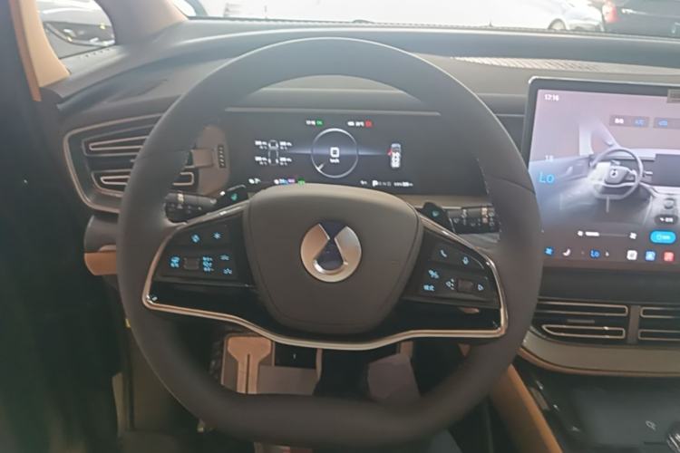Used Denza D9 2025 DM-i Smart Drive 1020 Four-Wheel Drive Deluxe Model Steering Wheel