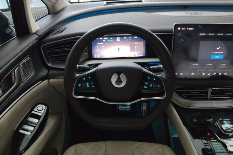 Used Denza D9 2025 DM-i Smart Drive 1020 Four-Wheel Drive Premium Model Steering Wheel