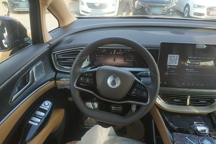 Used Denza D9 2025 Model DM-i Four-Wheel Drive Prestige Edition Steering Wheel