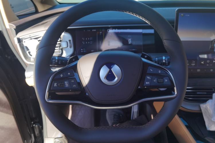 Used Denza D9 2025 DM-i Intelligent Drive 1020 Four-Wheel Drive Prestige Model Steering Wheel
