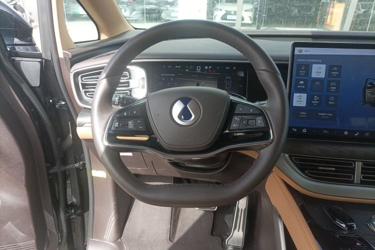 Used Denza D9 2025 DM-i Smart Drive 1020 Four-Wheel Drive Deluxe Model Steering Wheel