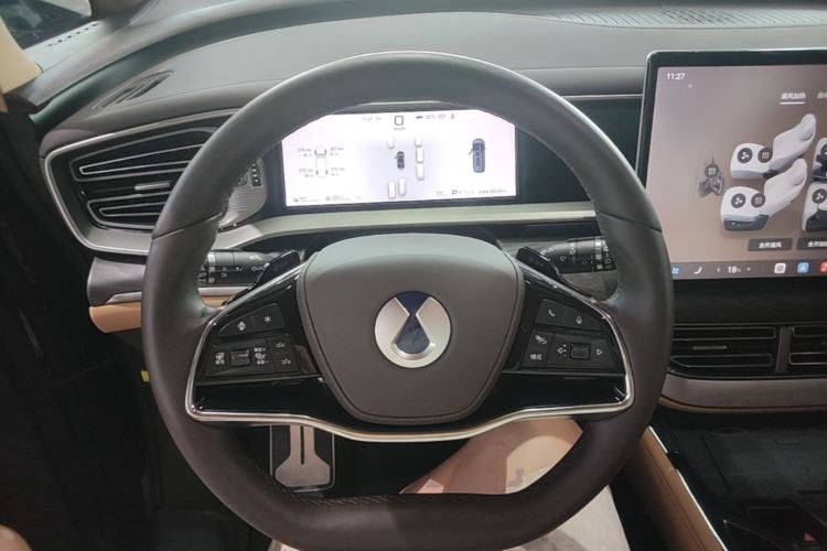 Used Denza D9 2025 DM-i Intelligent Drive 1020 Four-Wheel Drive Prestige Model Steering Wheel