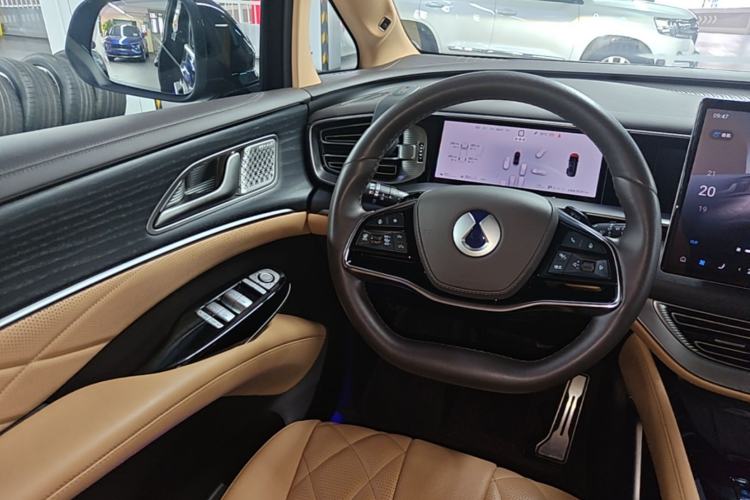Used Denza D9 2025 DM-i Intelligent Drive 1020 Four-Wheel Drive Flagship Model Steering Wheel