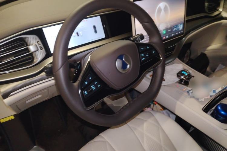 Used Denza D9 2025 DM-i Intelligent Drive 1020 Four-Wheel Drive Prestige Model Steering Wheel