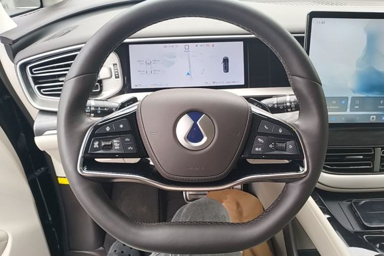 Used Denza D9 2025 DM-i Intelligent Drive 1020 Four-Wheel Drive Prestige Model Steering Wheel