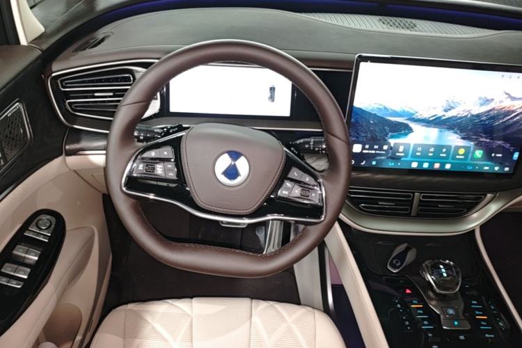 Used Denza D9 2025 DM-i Smart Drive 1020 Four-Wheel Drive Premium Model Steering Wheel