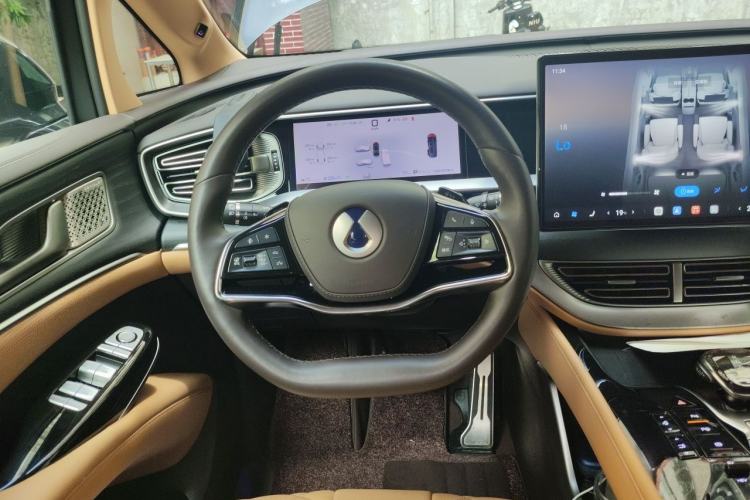 Used Denza D9 2025 DM-i Intelligent Drive 1020 Four-Wheel Drive Flagship Model Steering Wheel