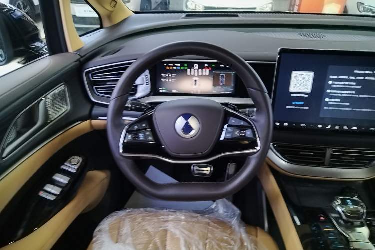 Used Denza D9 2025 DM-i Intelligent Drive 1020 Four-Wheel Drive Flagship Model Steering Wheel