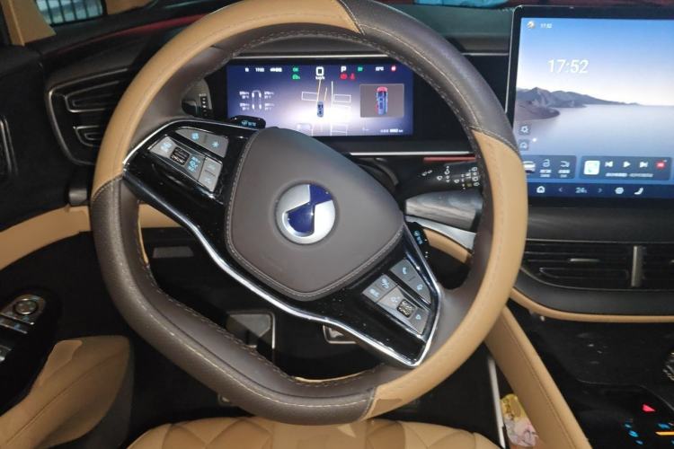 Used Denza D9 2025 DM-i Intelligent Drive 1020 Four-Wheel Drive Prestige Model Steering Wheel