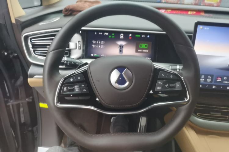 Used Denza D9 2025 Model EV Two-Wheel Drive Prestige Edition Steering Wheel