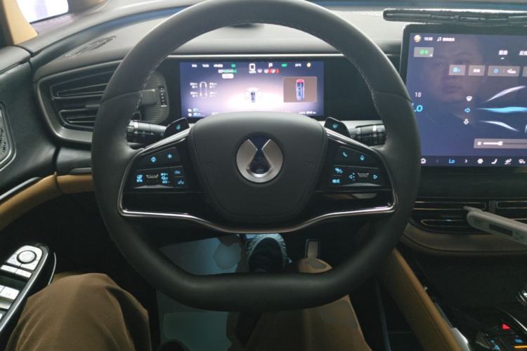 Used Denza D9 2025 DM-i Intelligent Drive 1020 Four-Wheel Drive Prestige Model Steering Wheel