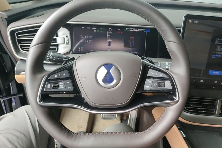 Used Denza D9 2025 DM-i Smart Drive 1020 Four-Wheel Drive Deluxe Model Steering Wheel