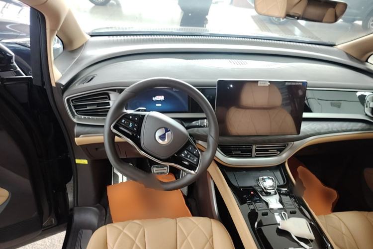 Used Denza D9 2025 DM-i Smart Drive 1020 Four-Wheel Drive Deluxe Model Steering Wheel