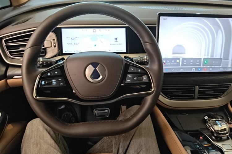 Used Denza D9 2025 DM-i Intelligent Drive 1020 Four-Wheel Drive Prestige Model Steering Wheel