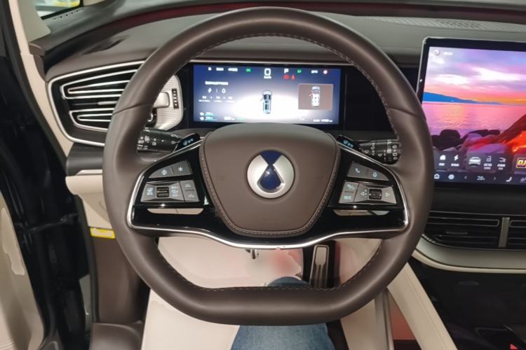Used Denza D9 2025 DM-i Intelligent Drive 1020 Four-Wheel Drive Flagship Model Steering Wheel