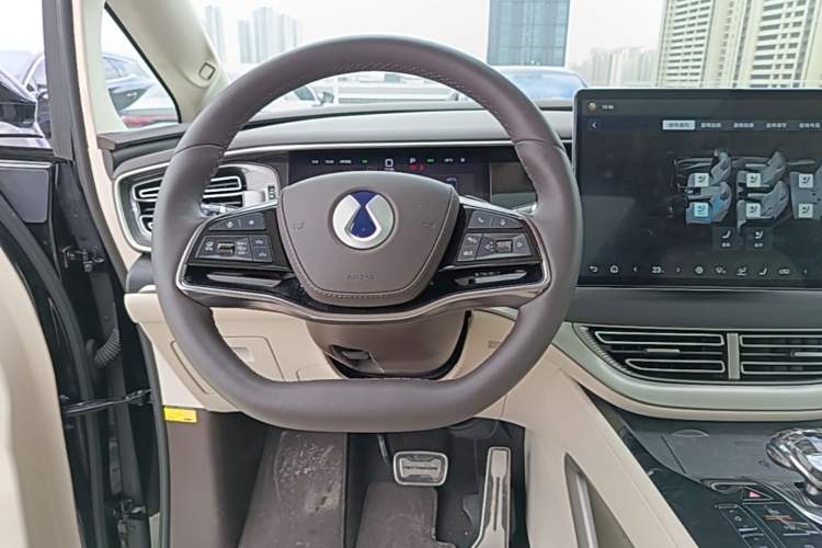Used Denza D9 2025 DM-i Intelligent Drive 1020 Four-Wheel Drive Flagship Model Steering Wheel