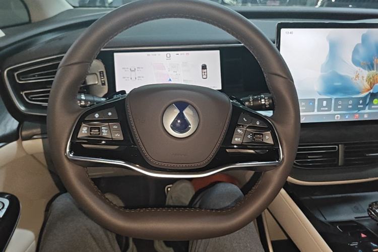 Used Denza D9 2025 DM-i Smart Drive 1020 Four-Wheel Drive Deluxe Model Steering Wheel