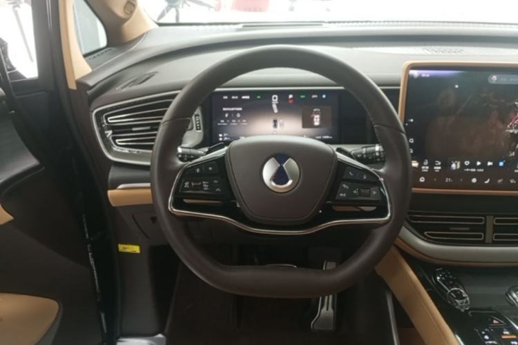 Used Denza D9 2025 DM-i Intelligent Drive 1020 Four-Wheel Drive Flagship Model Steering Wheel
