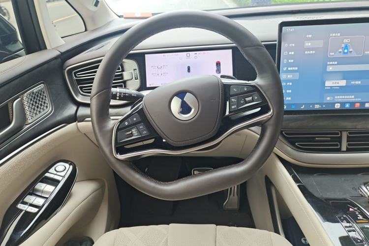 Used Denza D9 2025 DM-i Smart Drive 1020 Four-Wheel Drive Premium Model Steering Wheel