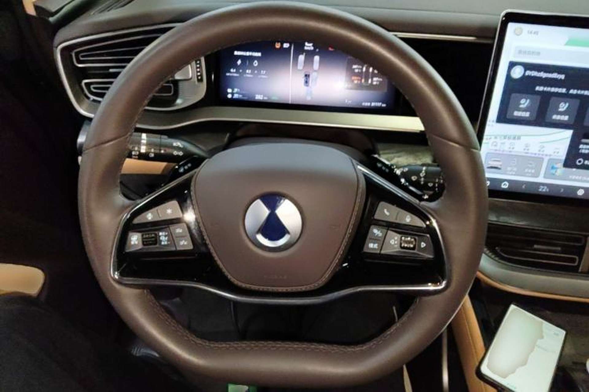 Used Denza D9 2025 DM-i Intelligent Drive 1020 Four-Wheel Drive Prestige Model Steering Wheel