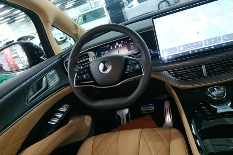Used Denza D9 2025 DM-i Intelligent Drive 1020 Four-Wheel Drive Prestige Model Steering Wheel