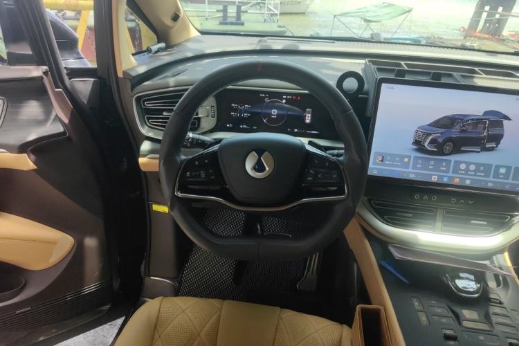 Used Denza D9 2025 DM-i Intelligent Drive 1020 Four-Wheel Drive Flagship Model Steering Wheel