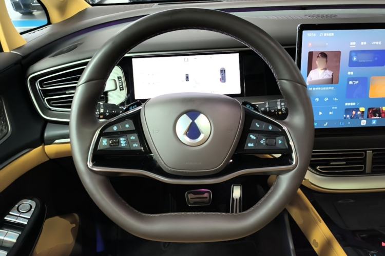 Used Denza D9 2025 DM-i Intelligent Drive 1020 Four-Wheel Drive Flagship Model Steering Wheel