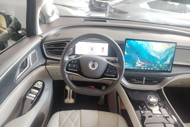 Used Denza D9 2025 DM-i Intelligent Drive 1020 Four-Wheel Drive Prestige Model Steering Wheel