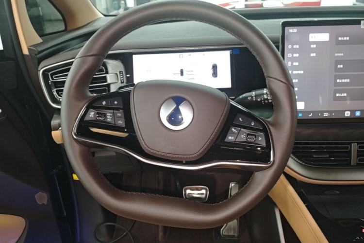 Used Denza D9 2025 DM-i Smart Drive 1100 Luxury Model Steering Wheel