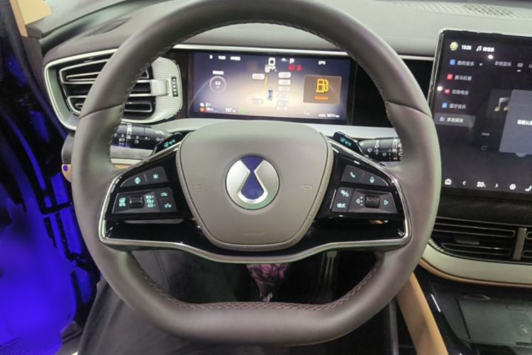 Used Denza D9 2025 DM-i Smart Drive 1020 Four-Wheel Drive Deluxe Model Steering Wheel