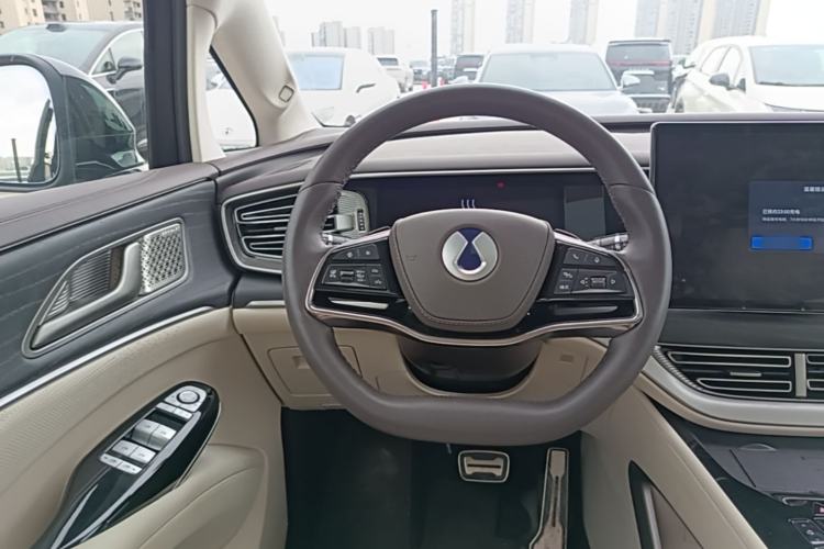 Used Denza D9 2025 DM-i Intelligent Drive 1020 Four-Wheel Drive Flagship Model Steering Wheel
