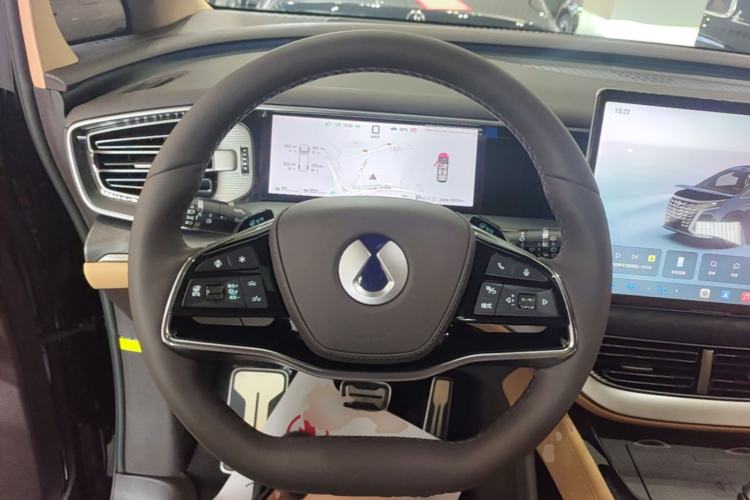 Used Denza D9 2025 DM-i Smart Drive 1020 Four-Wheel Drive Premium Model Steering Wheel