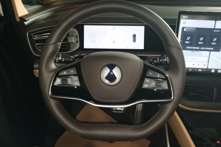 Used Denza D9 2025 DM-i Intelligent Drive 1020 Four-Wheel Drive Prestige Model Steering Wheel