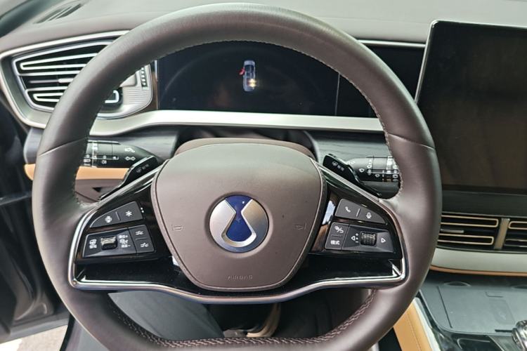 Used Denza D9 2025 DM-i Intelligent Drive 1020 Four-Wheel Drive Flagship Model Steering Wheel