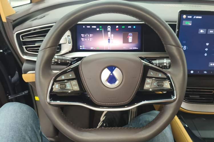 Used Denza D9 2025 DM-i Intelligent Drive 1020 Four-Wheel Drive Flagship Model Steering Wheel